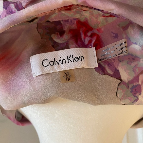 Calvin Klein sleeveless floral blouse, asymmetrical zip, size XS - Picture 7 of 8